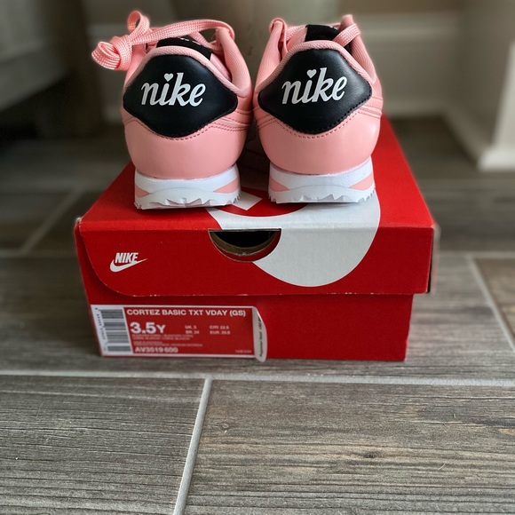 Nike Cortez Basic TXT VDay GS Sneaker - Picture 7 of 10